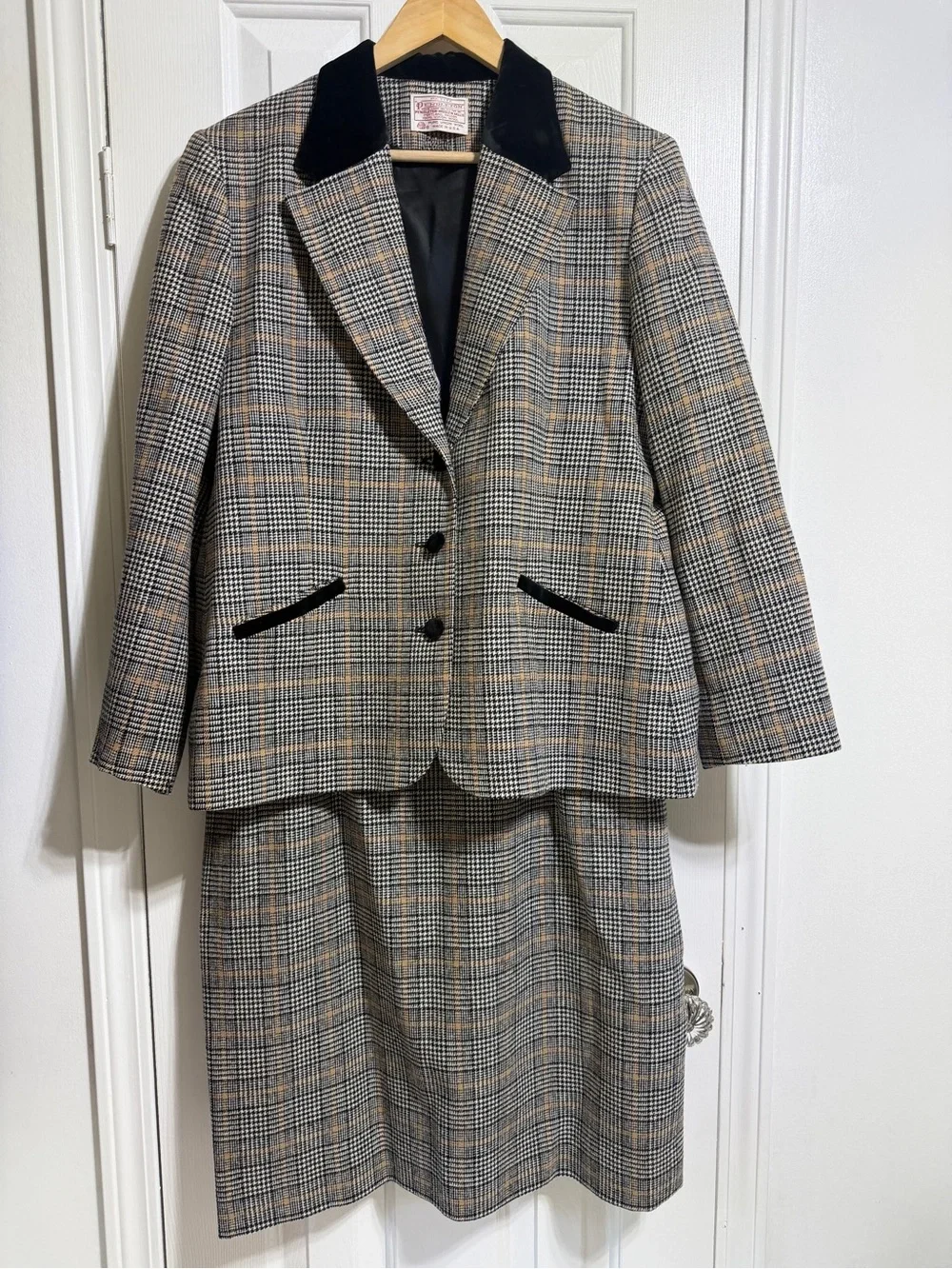 Vintage Pendleton 100% virgin wool skirt suit set plaid tartan black tan size 10